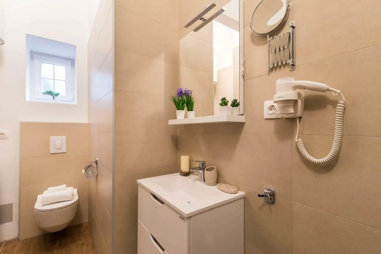 Pula City Center Apartments 0*,